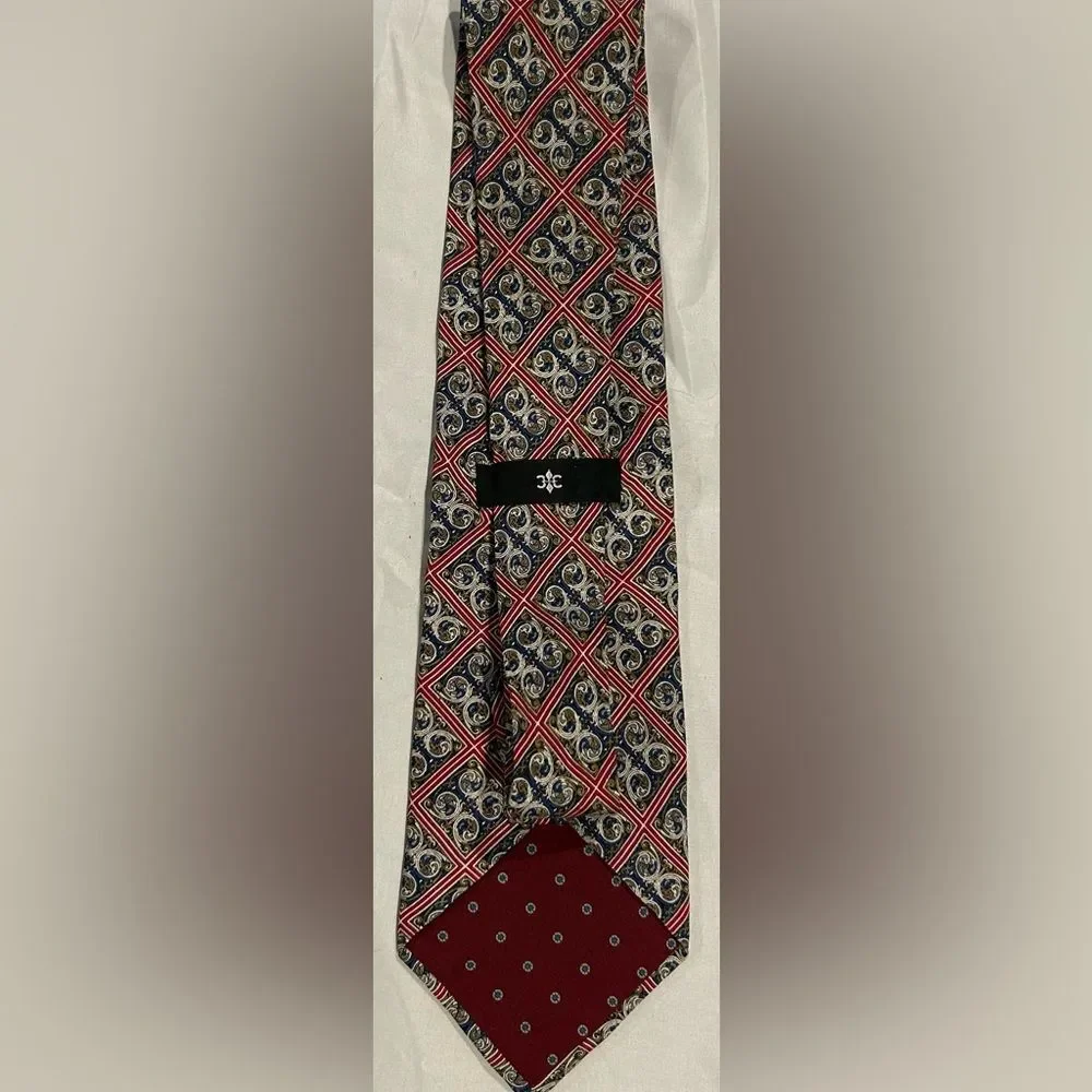 Silk necktie